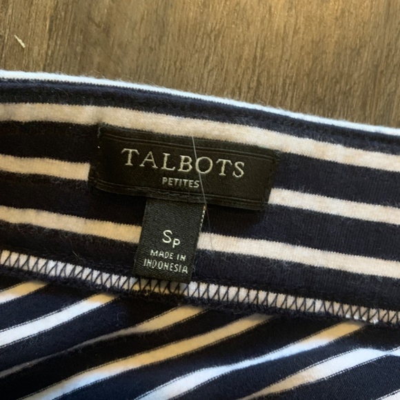 Talbots ruffle bottom skirt. Worn once . Excellent‎ condition - Picture 2 of 4